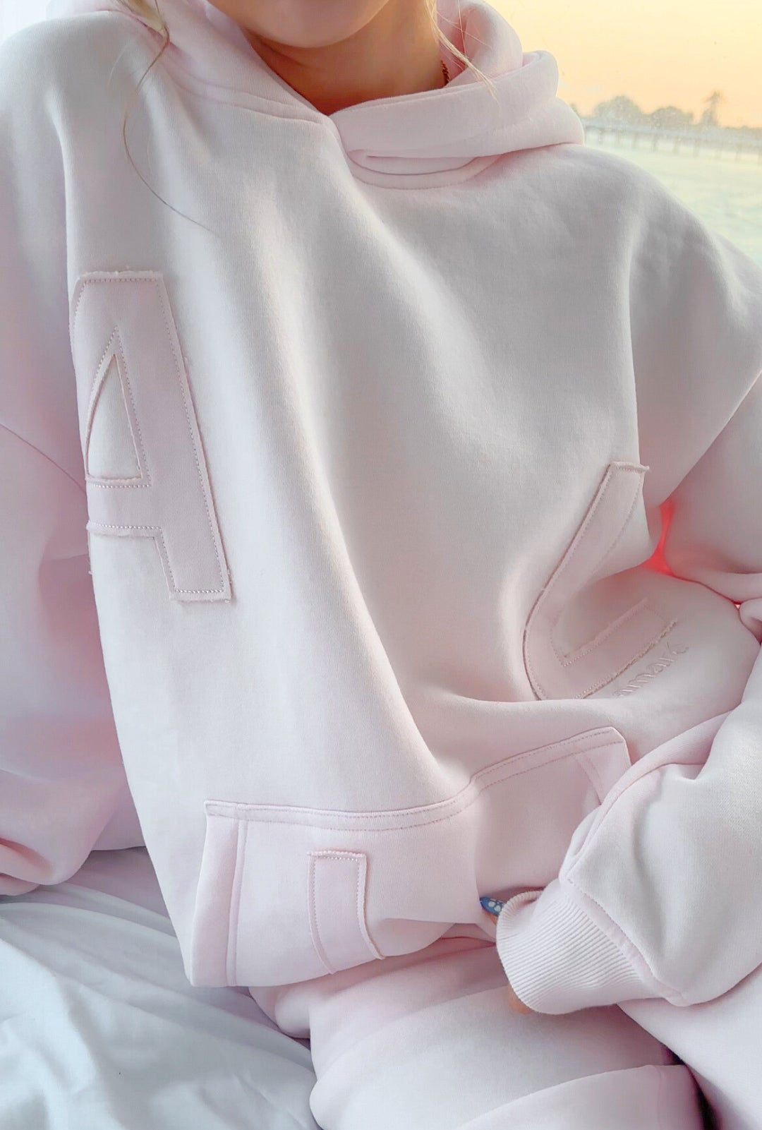 « All Love / Love All » Sweat à Capuche (rose coquillage)