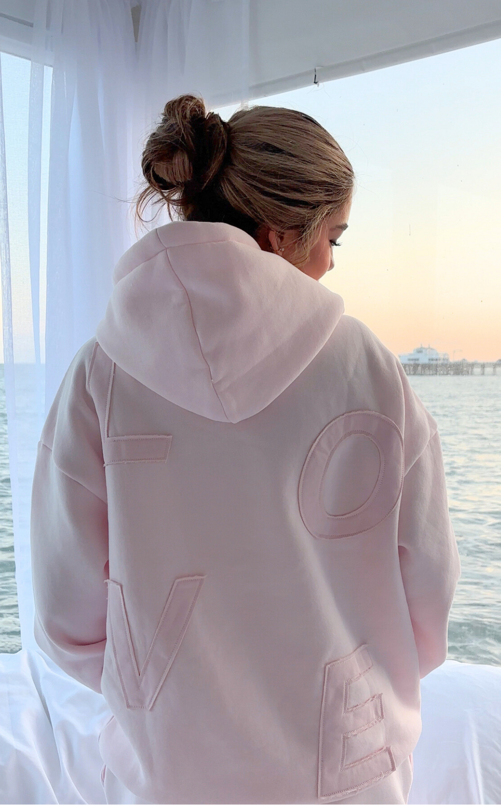 « All Love / Love All » Sweat à Capuche (rose coquillage)
