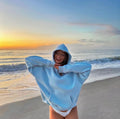 « Find Me in the Waves. » Sweat à Capuche (Bleu Océan)