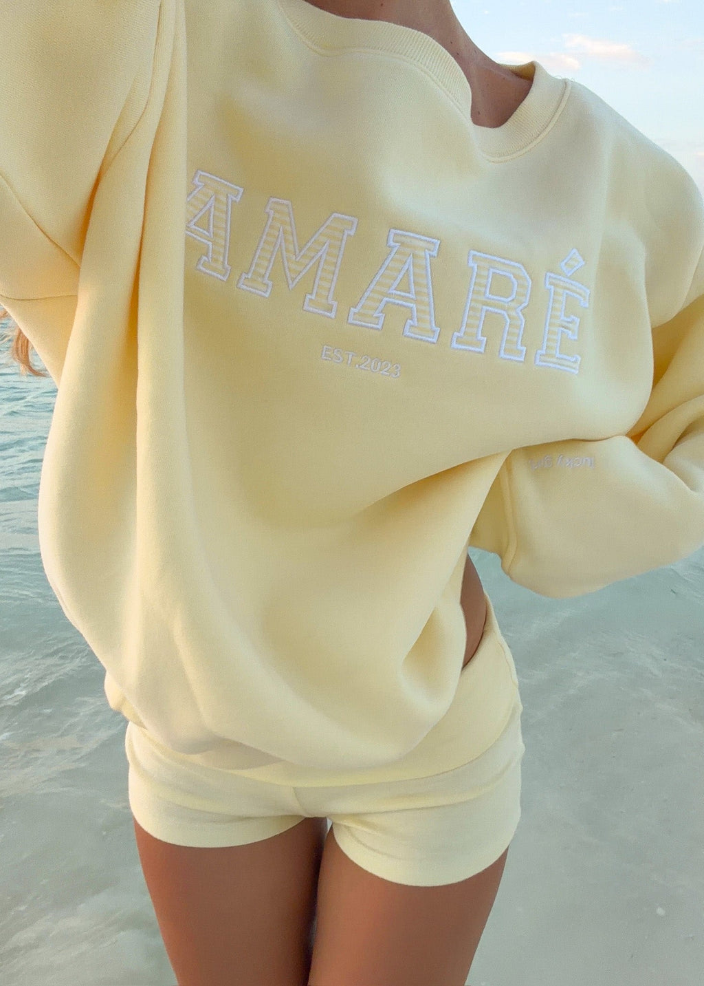LUCKY GIRL. SWEAT ÉPAULES DÉNUDÉES (JAUNE BANANE)
