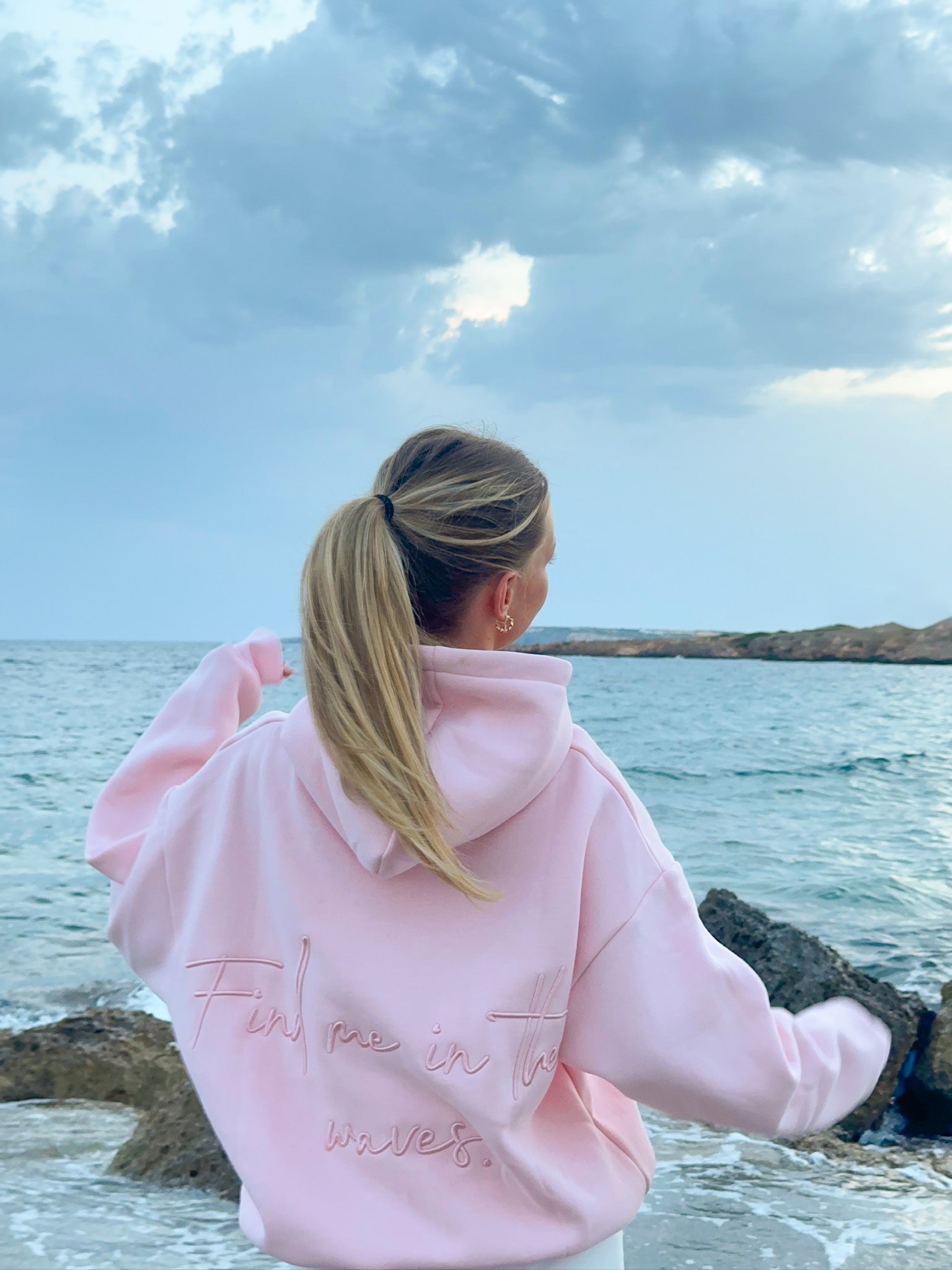 « Find Me in the Waves. » Sweat à Capuche (Rose)